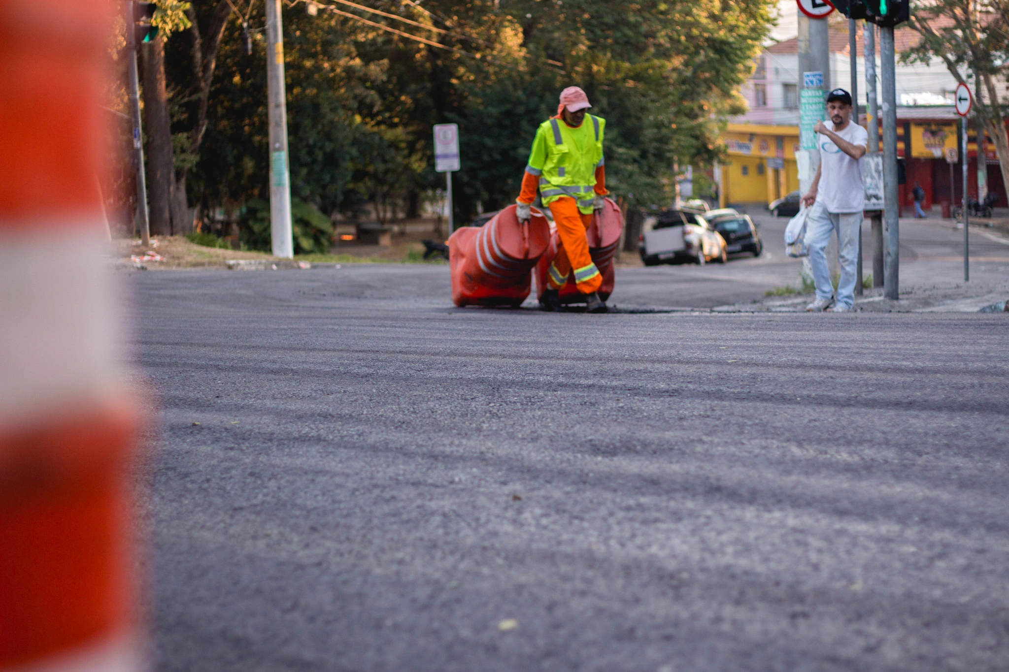 Avenida Nova Iorque recebe recapeamento após pedido do Vereador Vavá